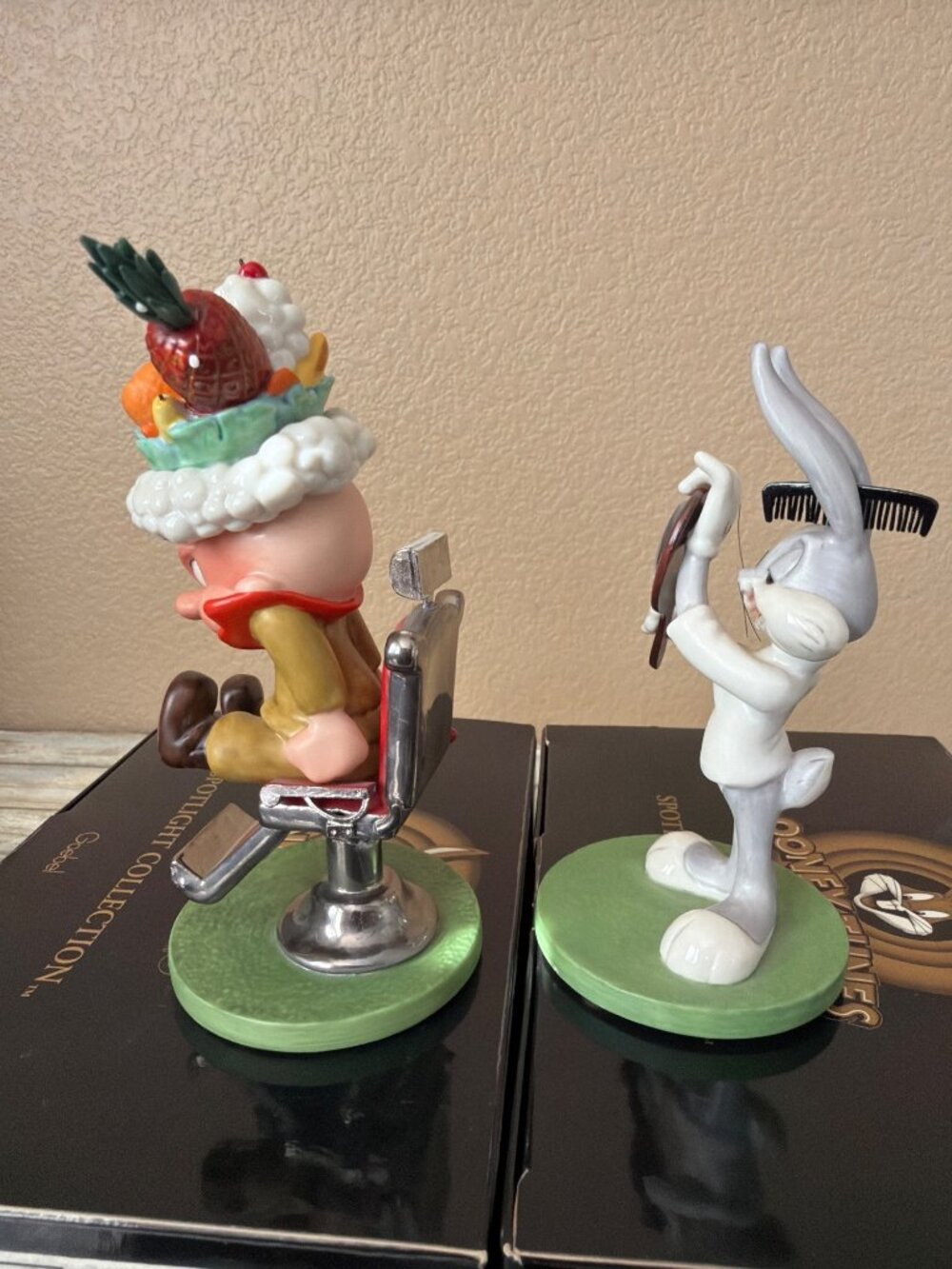 Goebel Looney Tunes Rabbit of Seville Bugs 3-Pc Barber Set w/FLAWS in Box - Picture 9 of 16